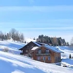 Mit Aussicht Im Bergdorf Im Allgaeu *