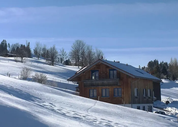 Mit Aussicht Im Bergdorf Im Allgaeu *