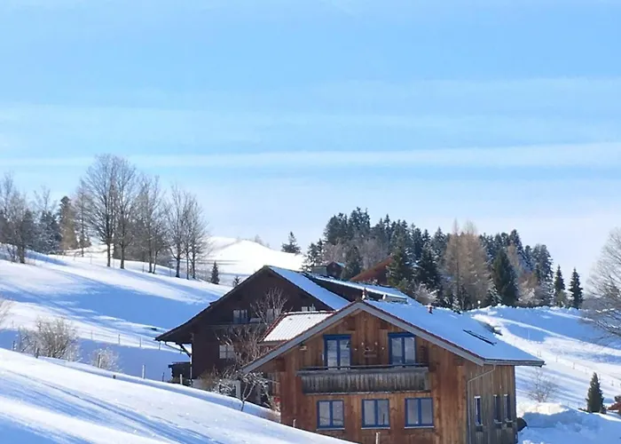 Mit Aussicht Im Bergdorf Im Allgaeu *