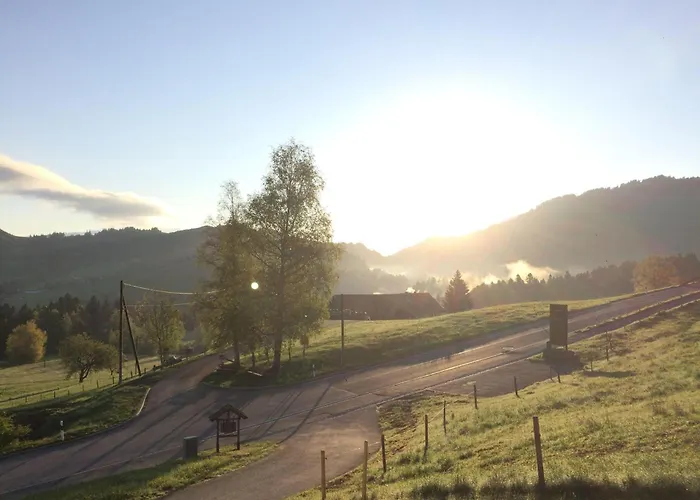 Mit Aussicht Im Bergdorf Im Allgaeu
